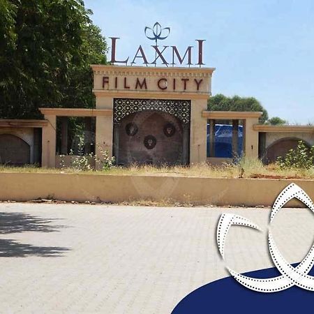 Laxmi Film City Resort Vadodara Eksteriør billede