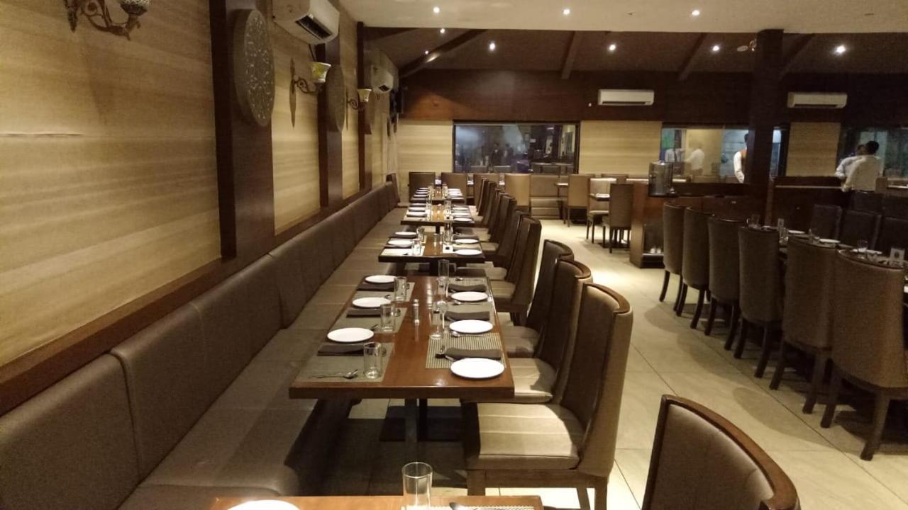 Laxmi Film City Resort Vadodara Eksteriør billede