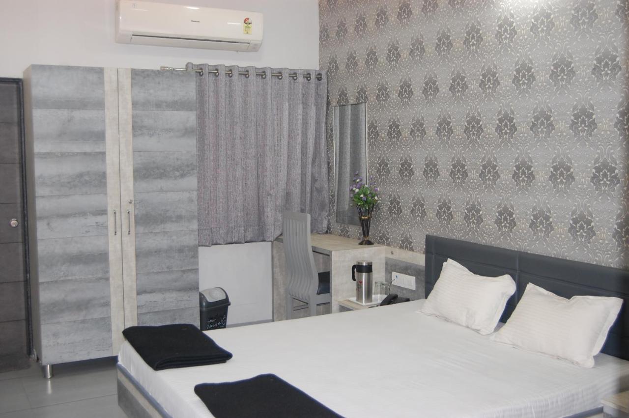 Laxmi Film City Resort Vadodara Eksteriør billede