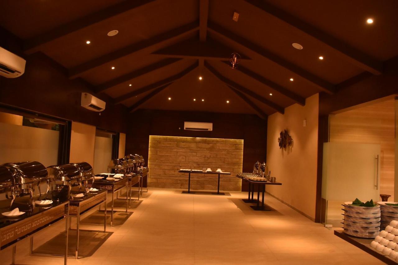 Laxmi Film City Resort Vadodara Eksteriør billede