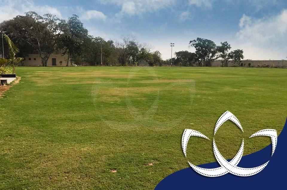 Laxmi Film City Resort Vadodara Eksteriør billede
