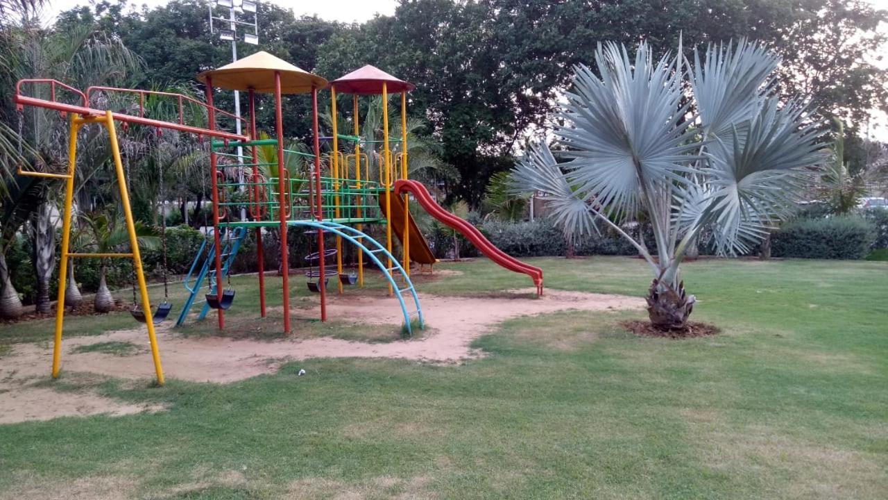 Laxmi Film City Resort Vadodara Eksteriør billede