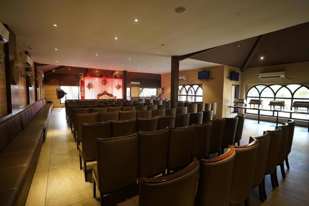 Laxmi Film City Resort Vadodara Eksteriør billede